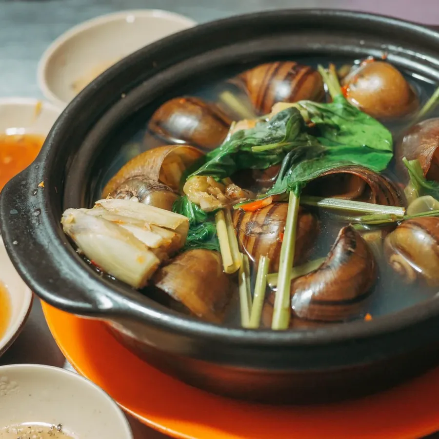 Bàn ăn gia đình